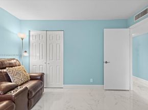 9450 Live Oak Pl 109, Davie FL 33324