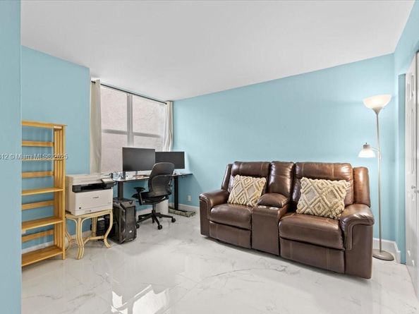 9450 Live Oak Pl 109, Davie FL 33324