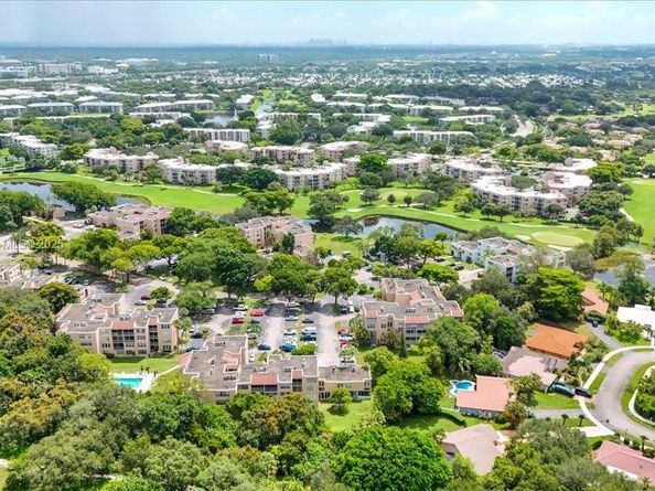9450 Live Oak Pl 109, Davie FL 33324