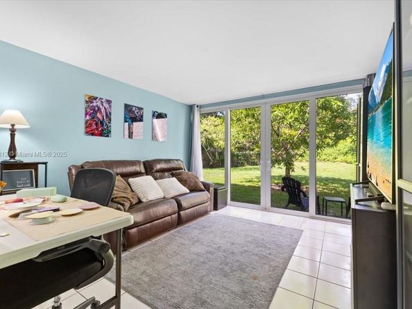 9450 Live Oak Pl 109, Davie FL 33324