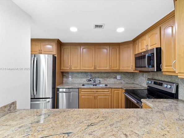 9450 Live Oak Pl 109, Davie FL 33324