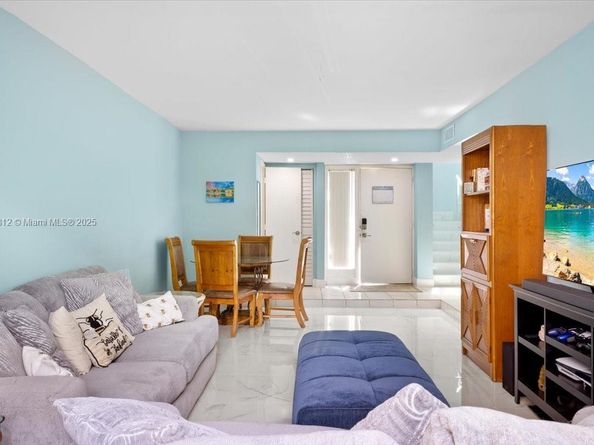9450 Live Oak Pl 109, Davie FL 33324