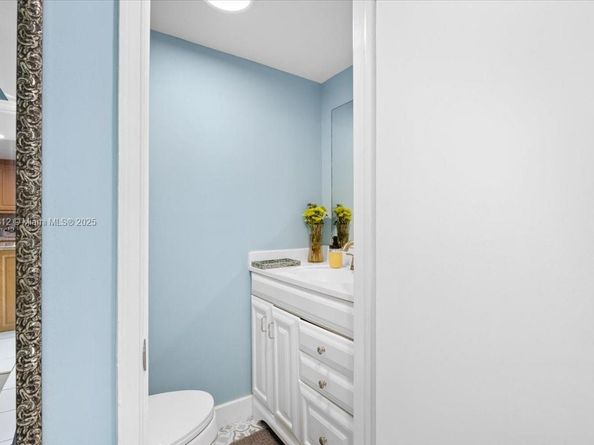 9450 Live Oak Pl 109, Davie FL 33324