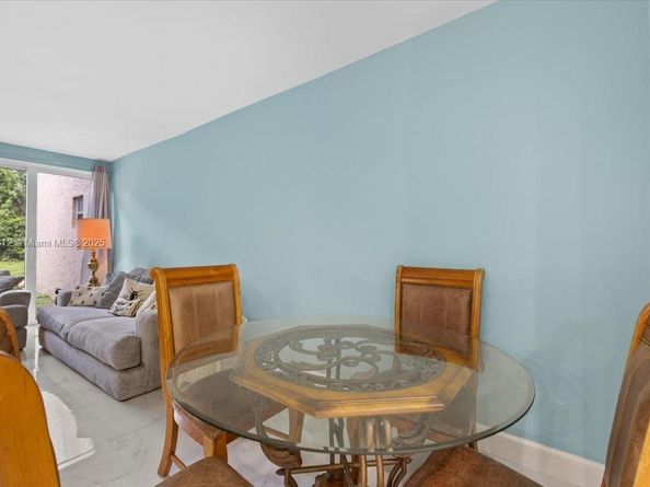 9450 Live Oak Pl 109, Davie FL 33324