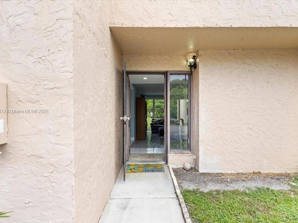 9450 Live Oak Pl 109, Davie FL 33324