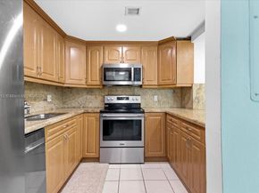 9450 Live Oak Pl 109, Davie FL 33324