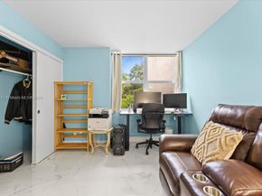 9450 Live Oak Pl 109, Davie FL 33324