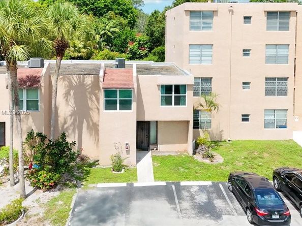 9450 Live Oak Pl 109, Davie FL 33324