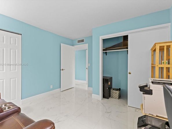9450 Live Oak Pl 109, Davie FL 33324