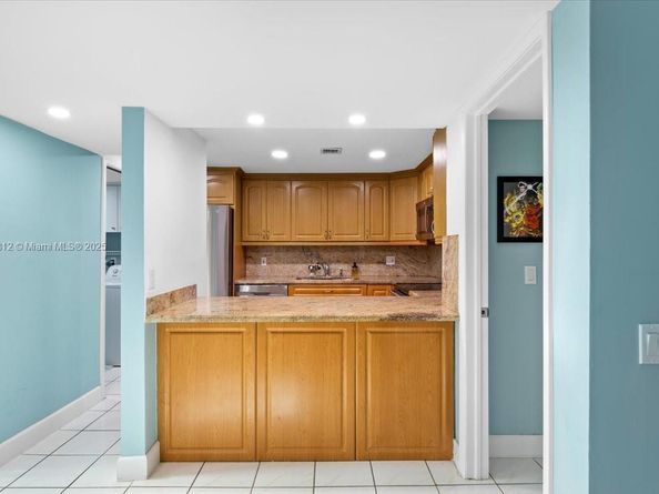 9450 Live Oak Pl 109, Davie FL 33324