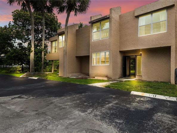 9450 Live Oak Pl 109, Davie FL 33324