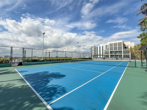 121 NE 34th St 2003, Miami FL 33137