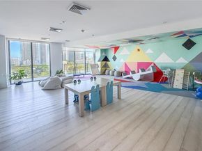 121 NE 34th St 2003, Miami FL 33137