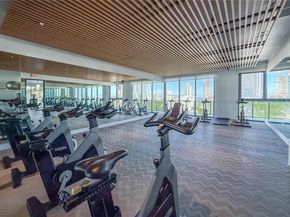 121 NE 34th St 2003, Miami FL 33137