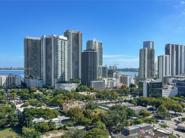 121 NE 34th St 2003, Miami FL 33137