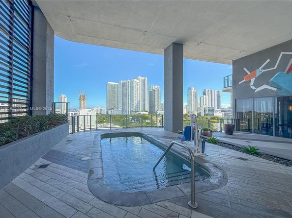 121 NE 34th St 2003, Miami FL 33137