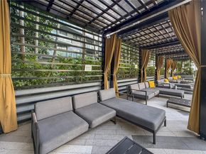 121 NE 34th St 2003, Miami FL 33137