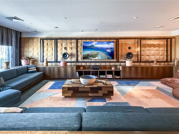 121 NE 34th St 2003, Miami FL 33137