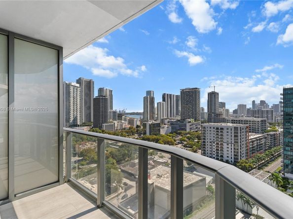 121 NE 34th St 2003, Miami FL 33137