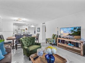 205 SE 11th Ter 101, Dania Beach FL 33004