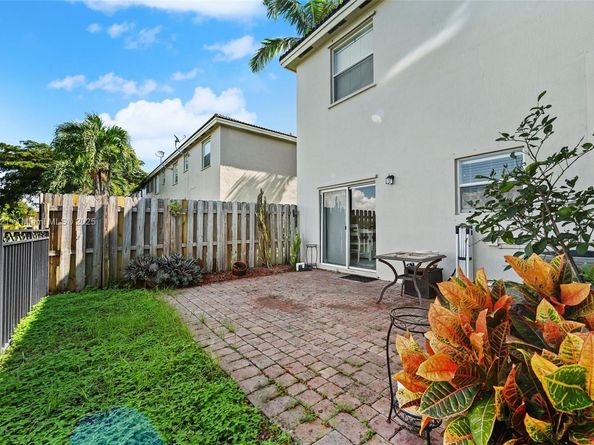22424 SW 89th Path, Cutler Bay FL 33190