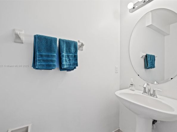22424 SW 89th Path, Cutler Bay FL 33190