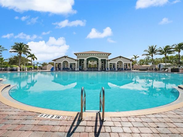 22424 SW 89th Path, Cutler Bay FL 33190