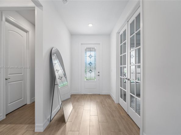 2715 Primrose Pl, Oakland Park FL 33309