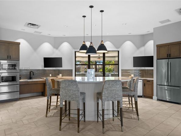 2715 Primrose Pl, Oakland Park FL 33309