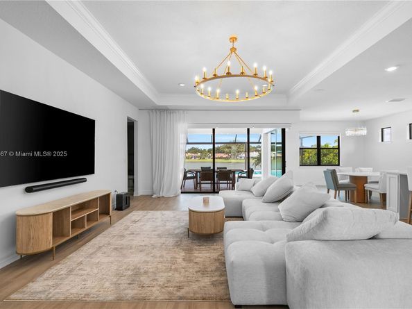 2715 Primrose Pl, Oakland Park FL 33309