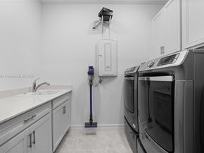 2715 Primrose Pl, Oakland Park FL 33309