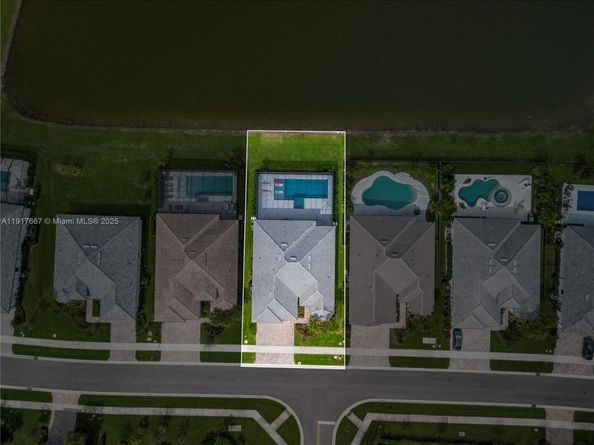 2715 Primrose Pl, Oakland Park FL 33309