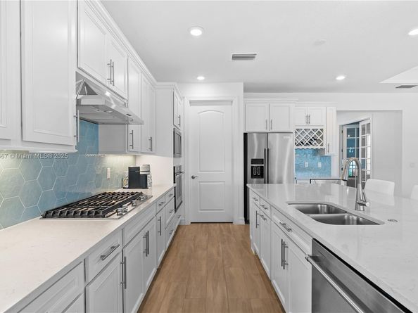 2715 Primrose Pl, Oakland Park FL 33309