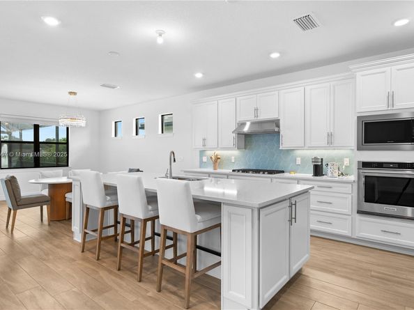 2715 Primrose Pl, Oakland Park FL 33309