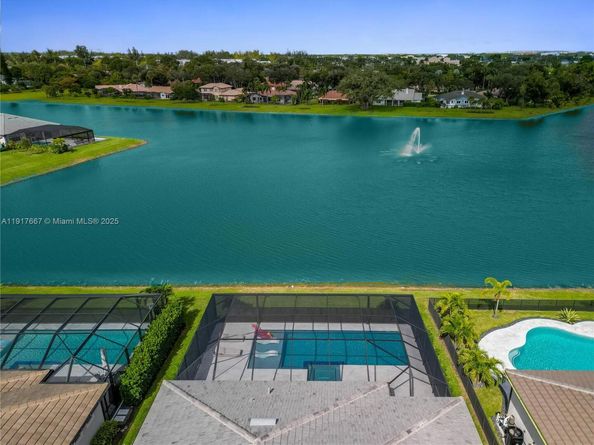 2715 Primrose Pl, Oakland Park FL 33309