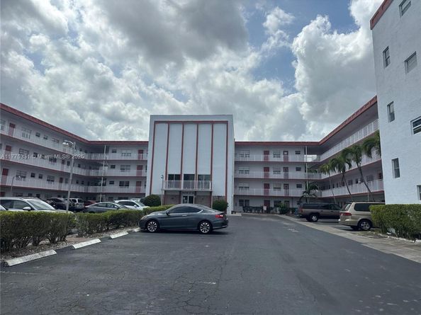 4000 NW 44th Ave 306, Lauderdale Lakes FL 33319