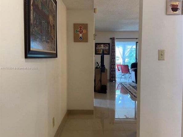 4000 NW 44th Ave 306, Lauderdale Lakes FL 33319