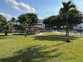 4000 NW 44th Ave 306, Lauderdale Lakes FL 33319