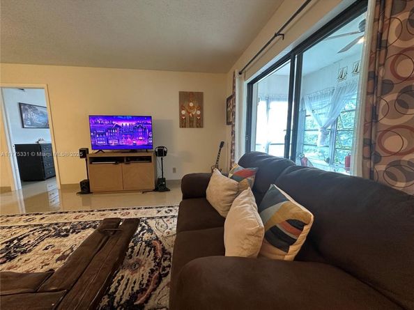 4000 NW 44th Ave 306, Lauderdale Lakes FL 33319