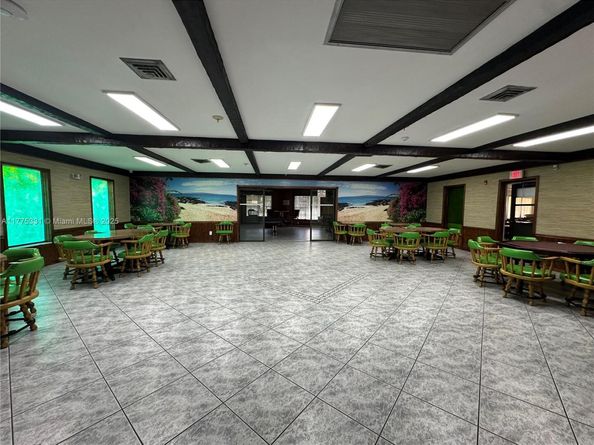 4000 NW 44th Ave 306, Lauderdale Lakes FL 33319