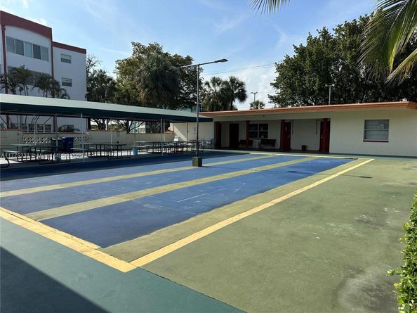 4000 NW 44th Ave 306, Lauderdale Lakes FL 33319