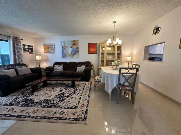 4000 NW 44th Ave 306, Lauderdale Lakes FL 33319