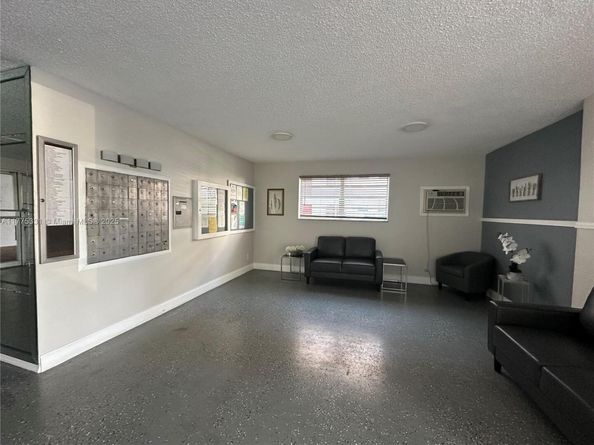 4000 NW 44th Ave 306, Lauderdale Lakes FL 33319