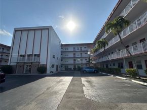 4000 NW 44th Ave 306, Lauderdale Lakes FL 33319