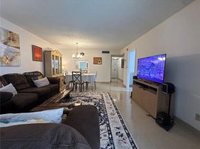 4000 NW 44th Ave 306, Lauderdale Lakes FL 33319