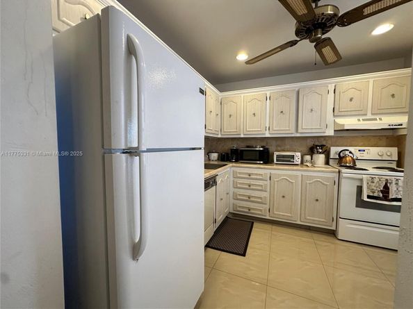 4000 NW 44th Ave 306, Lauderdale Lakes FL 33319