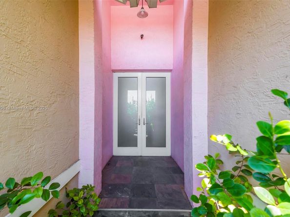 261 NE 41st St, Oakland Park FL 33334