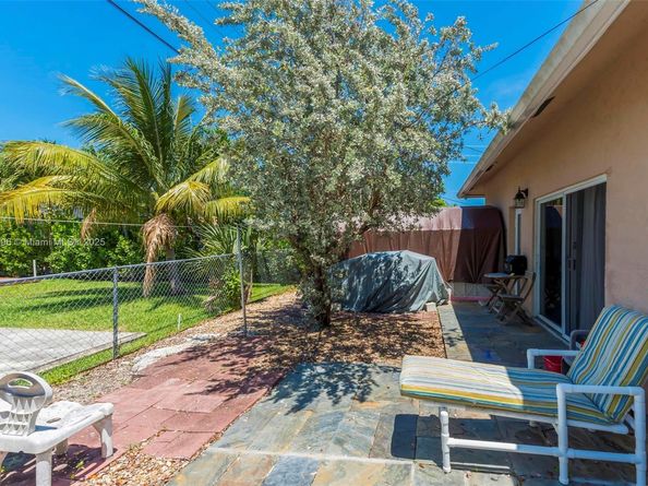261 NE 41st St, Oakland Park FL 33334