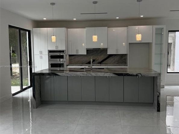 2 Hough Dr, Miami Springs FL 33166