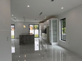 2 Hough Dr, Miami Springs FL 33166